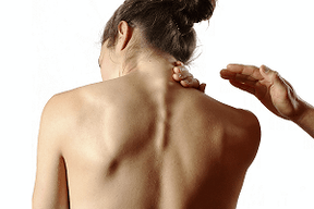 Causes de symptômes et de traitement de l'ostéochondose cervicale