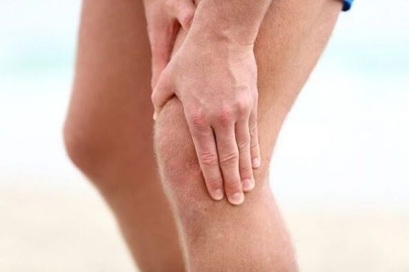 La douleur dans l'articulation du genou avec l'arthrose